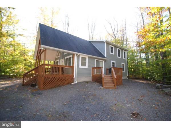 5376 CONOQUENISSING DR, Pocono Lake, PA 18347