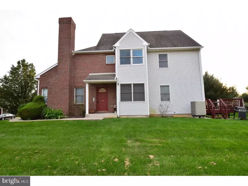 8009 CROSS CREEK CIR, Breinigsville, PA 18031