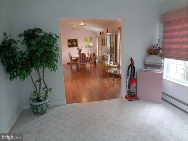 Lakewood, NJ 08701,31 PINE HOLLOW LN