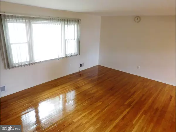 Edison, NJ 08817,79 KAREN PL