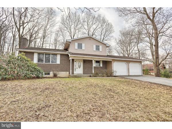 422 HILLSIDE DR, Fleetwood, PA 19522