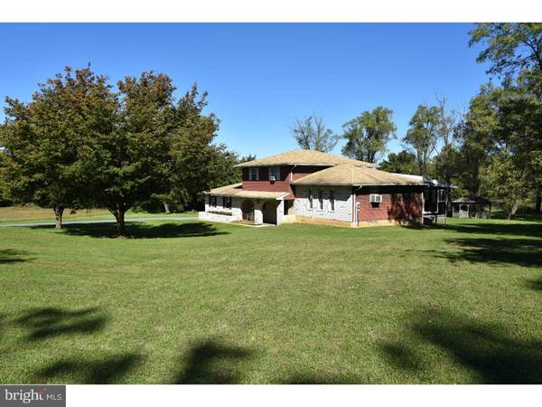 15 W RYELAND RD, Womelsdorf, PA 19567