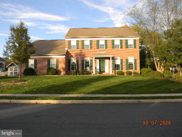 2 MIMOSA CIR, Douglassville, PA 19518