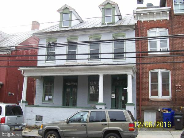 122 W HIGH ST, Womelsdorf, PA 19567