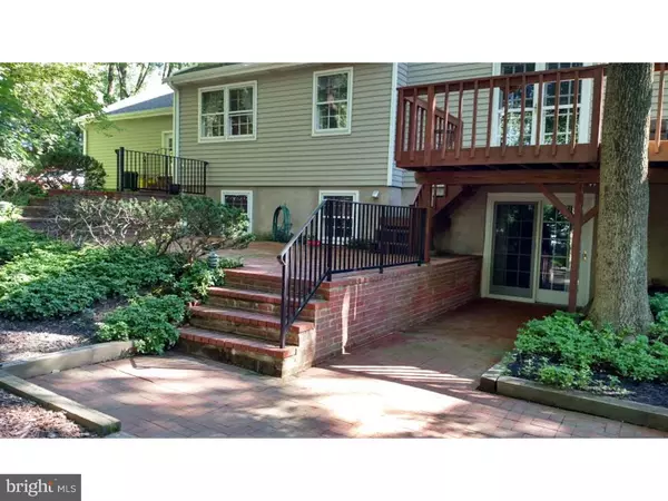 Ewing, NJ 08628,12 HEMLOCK LN