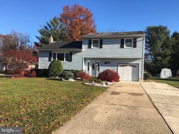 16 CHESTNUT DR, East Windsor, NJ 08520