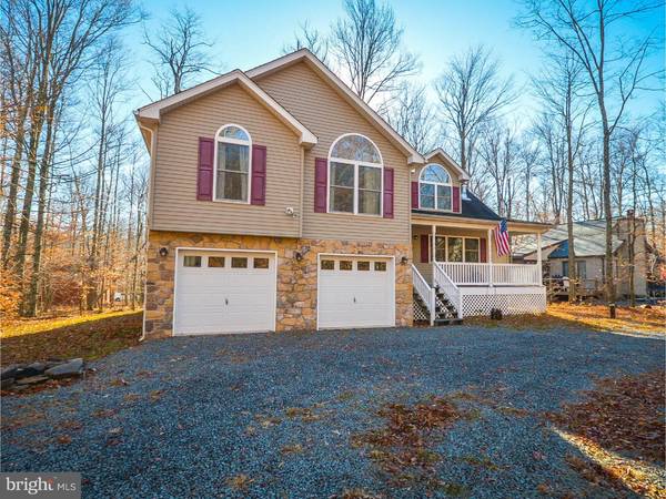 110 WYOMISSING DR, Pocono Lake, PA 18347