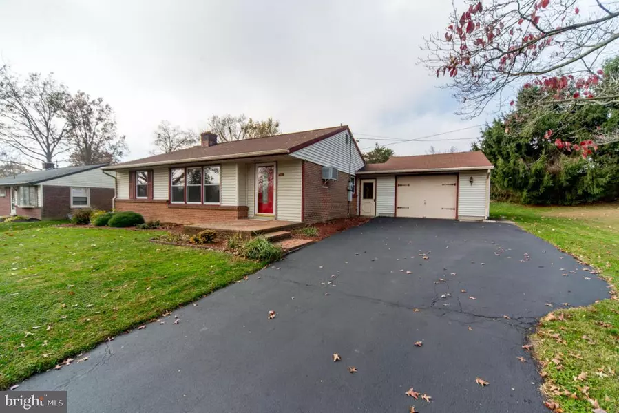 807 DARBY LN, Lancaster, PA 17601