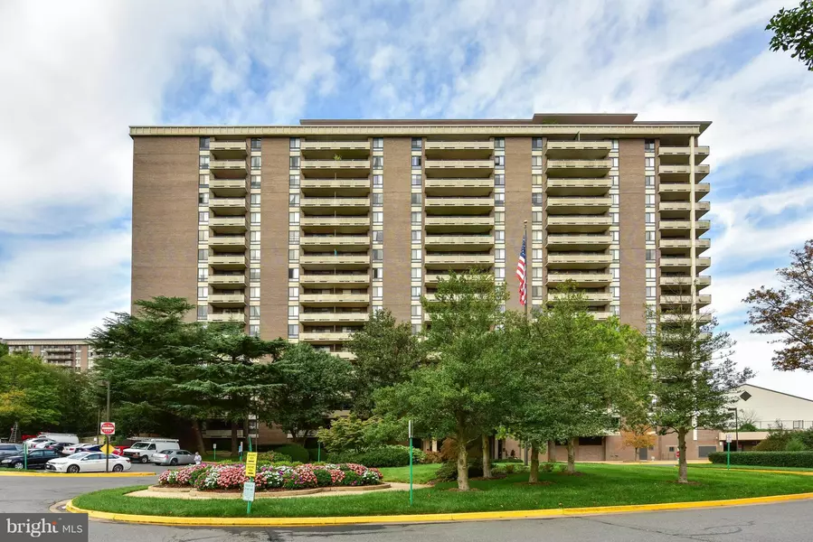 1800 OLD MEADOW RD #320, Mclean, VA 22102