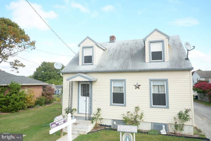 35 MONROE ST, Hanover, PA 17331