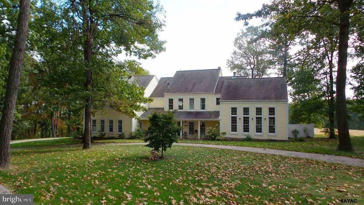 Stewartstown, PA 17363,8198 PLEASANT VALLEY RD