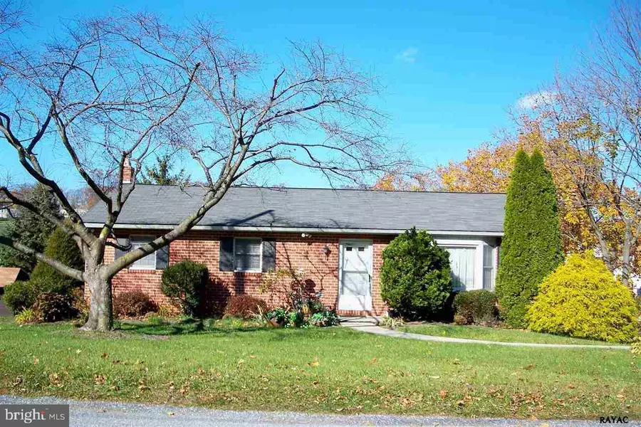 425 HOLYOKE DR, York Twp, PA 17402