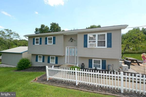 2087 SLAGEL RD, Spring Grove, PA 17362