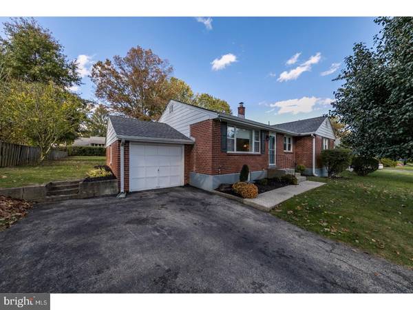 27 DEVON RD, Malvern, PA 19355