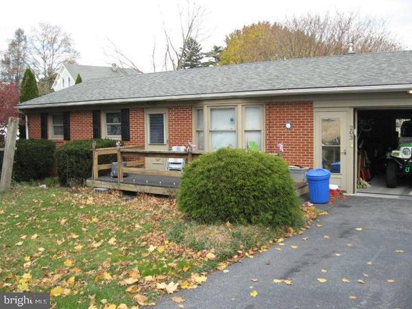 203 EASTBROOK RD, Smoketown, PA 17576