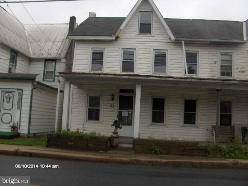 53 E MAIN ST, Reinholds, PA 17569