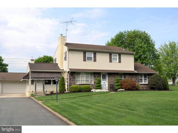 27 OAK LN, Royersford, PA 19468