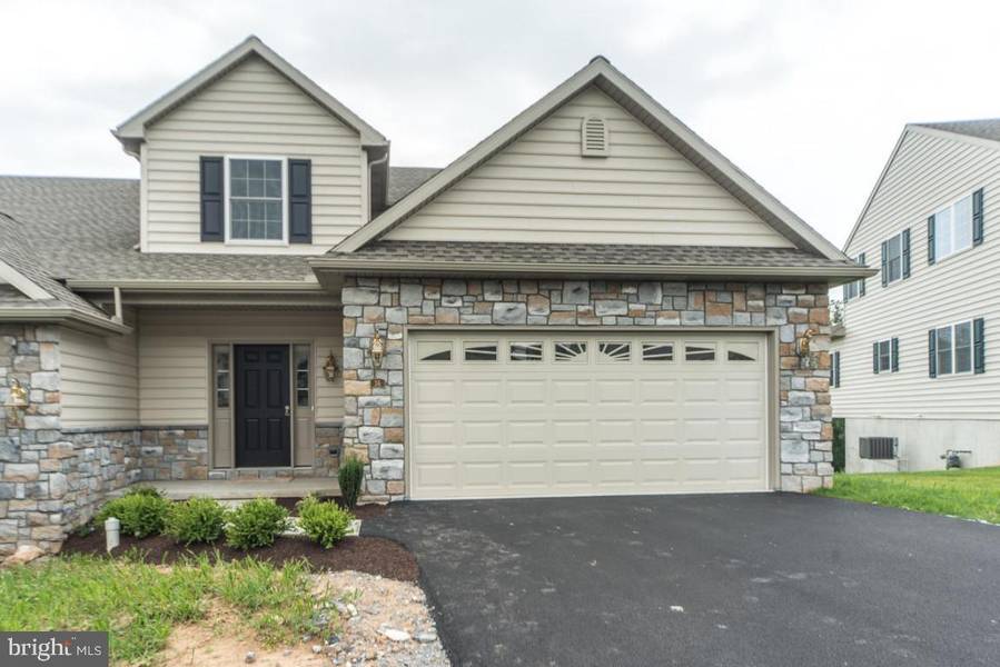 36 WOODSEDGE DR #33, Elizabethtown, PA 17022