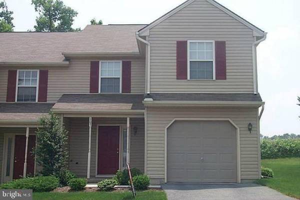 105 ELMSHIRE DR, Lancaster Twp, PA 17603