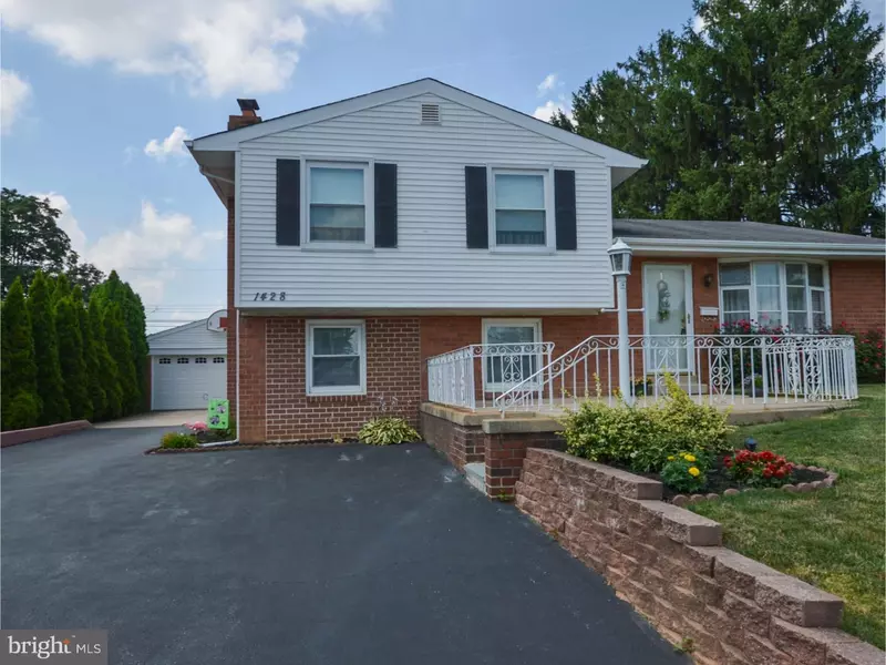 1428 SANDWOOD RD, Conshohocken, PA 19428