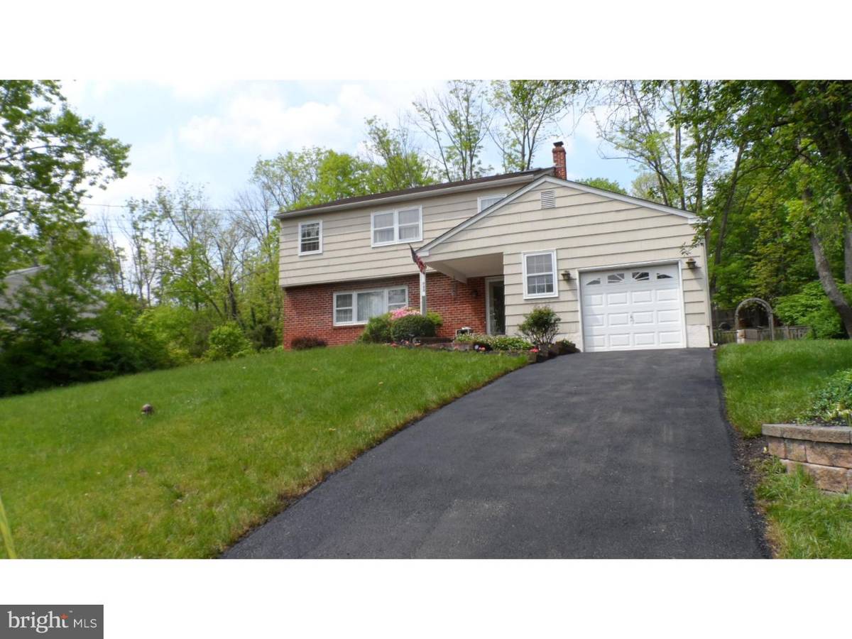 Norristown, PA 19403,733 MEADOWLARK RD