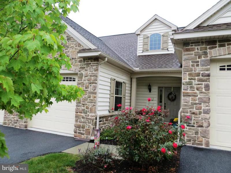 14 PFAUTZ CIR, Elizabethtown, PA 17022