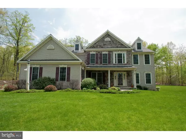 68 WOODLAND DR, Honey Brook, PA 19344