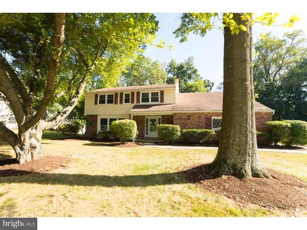 19 PINEWOOD DR, Downingtown, PA 19335