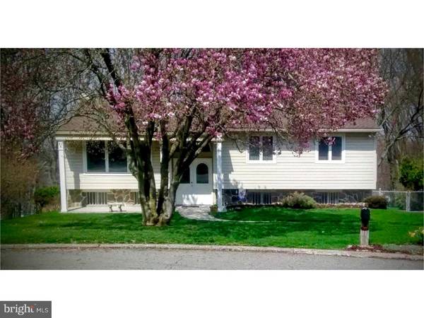 11 TANGLEWOOD LN, Malvern, PA 19355