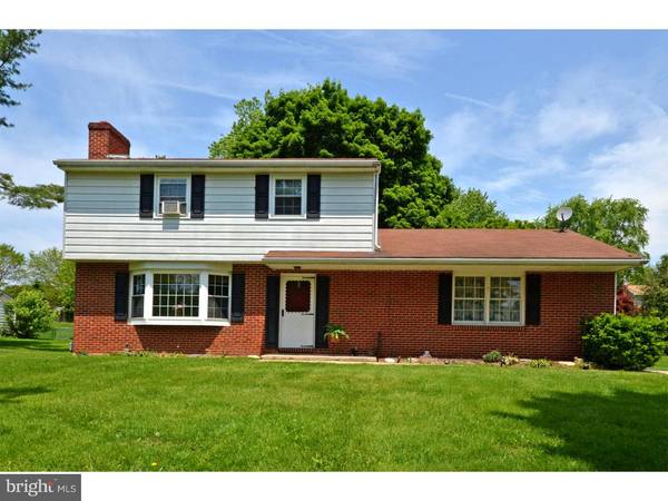 18 BUTTONWOOD DR, West Grove, PA 19390