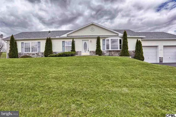 11 LONGSTREET DR, Carlisle, PA 17013