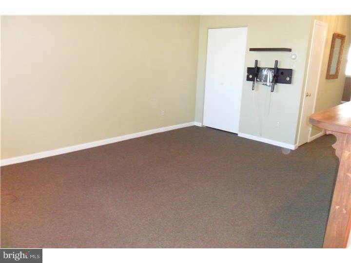 Philadelphia, PA 19152,8521 TOLBUT ST