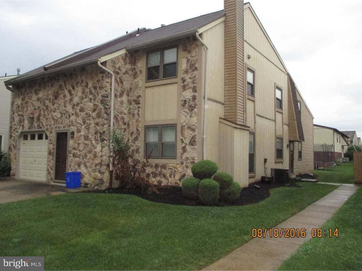 Philadelphia, PA 19116,10225 MURTY LN