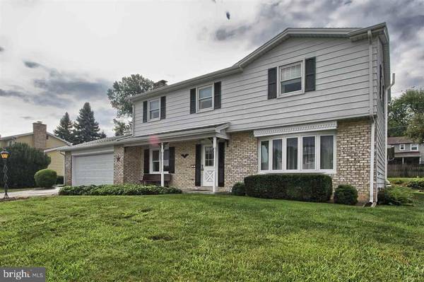 18 CONWAY DR, Mechanicsburg, PA 17055