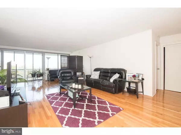 Philadelphia, PA 19130,2401 PENNSYLVANIA AVE #8C42