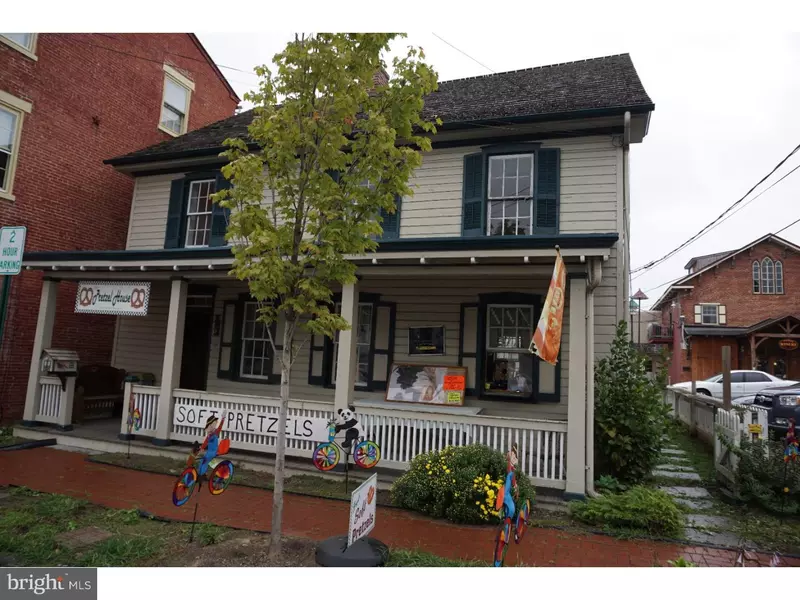 15 W MAIN ST, Strasburg, PA 17579