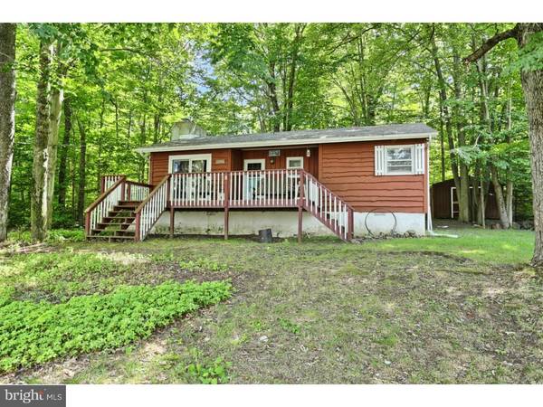 1032 ARROWHEAD DR, Pocono Lake, PA 18347