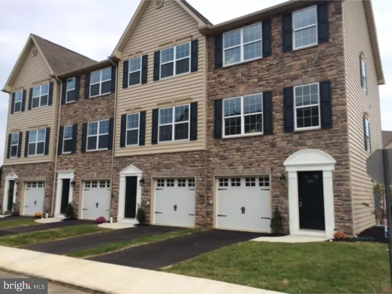 1530 GREYSTONE PL, Hellertown, PA 18055