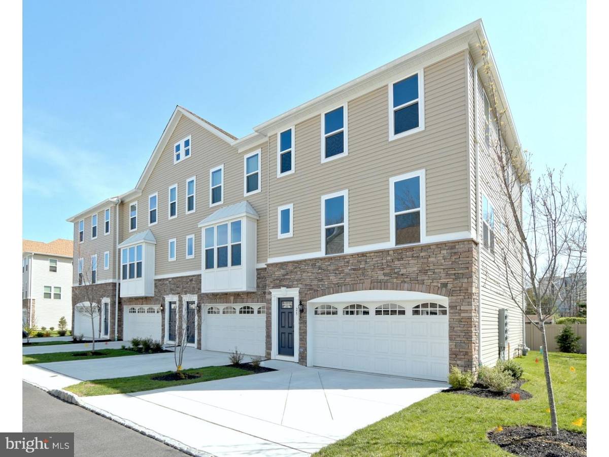 Cherry Hill, NJ 08002,25 REGENCY CT