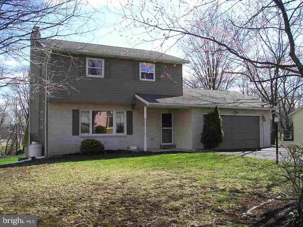 2121 DOUGLAS DR, Carlisle, PA 17013