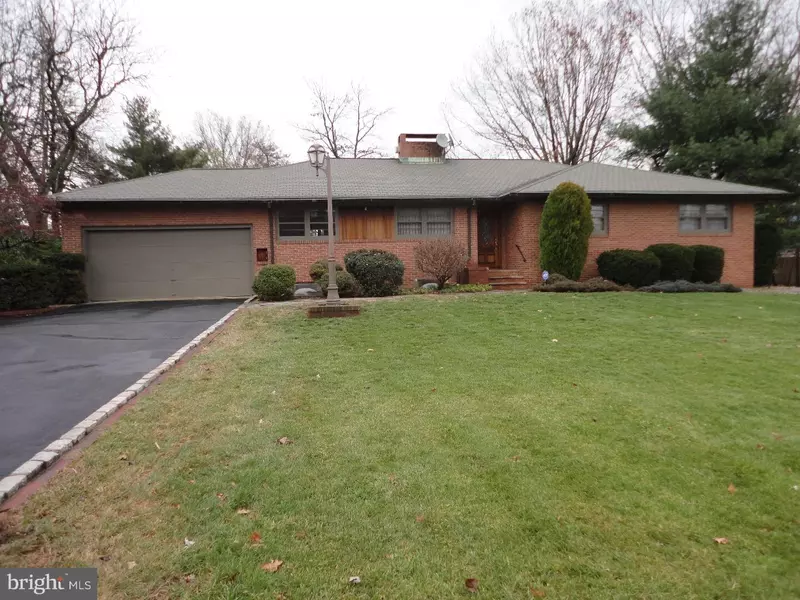 90 HENDERSON RD, Kendall Park, NJ 08824