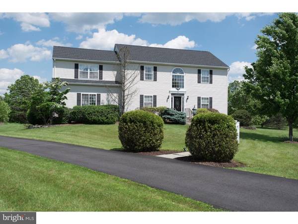 2 WAGON WHEEL DR, Frenchtown, NJ 08825