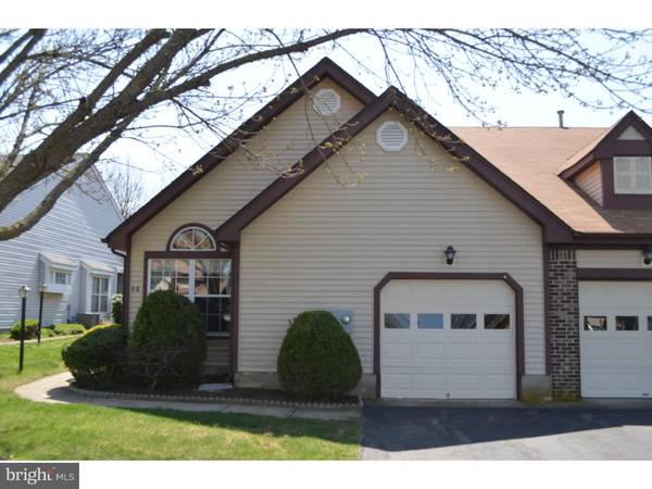 8 EDINBURGH DR #B, Monroe, NJ 08831