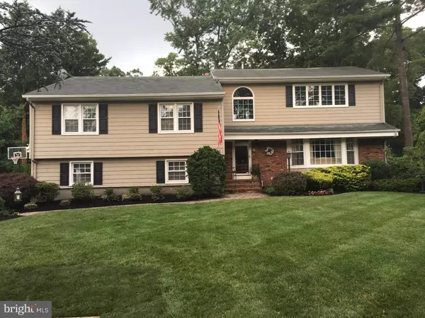 34 CLIVE HILLS RD, Edison, NJ 08820