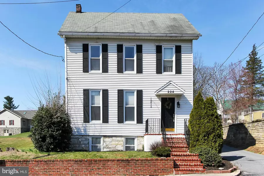 224 BROAD ST S, Waynesboro, PA 17268