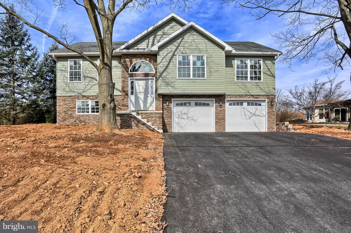 Shippensburg, PA 17257,10025 RED OAK LN