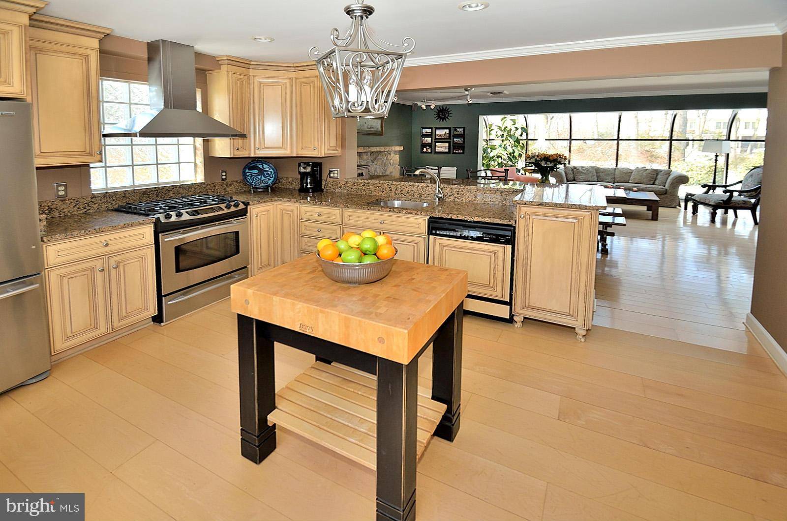 Oakton, VA 22124,12014 WAYLAND ST