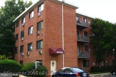 Falls Church, VA 22042,2854 ANNANDALE RD #102