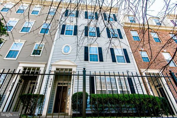 8045 GATEHOUSE RD #17, Falls Church, VA 22042