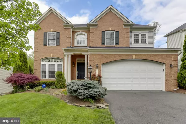 5075 TWINBROOK RUN DR, Fairfax, VA 22032